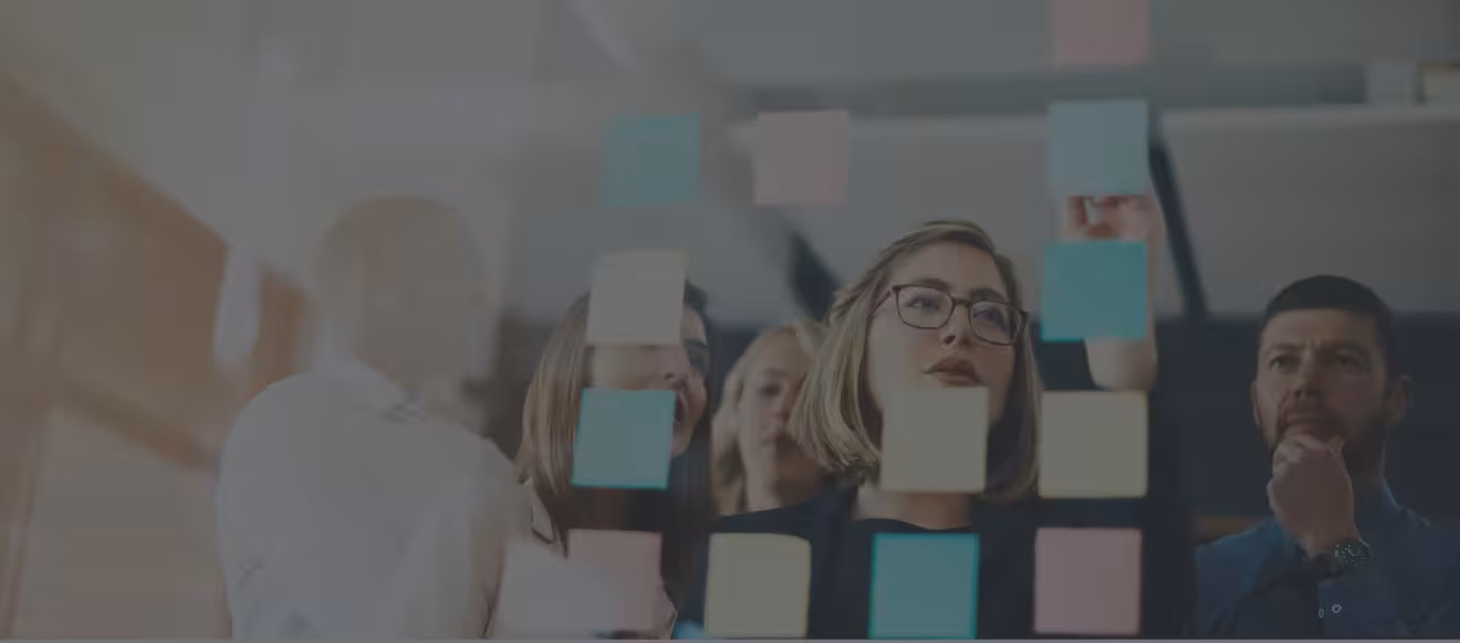 Estrategias de marketing digital efectivas para 2026 ilustradas con gráficos de crecimiento