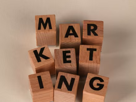Qué es la regla 3-3-3 en marketing guía práctica para empresas colombianas